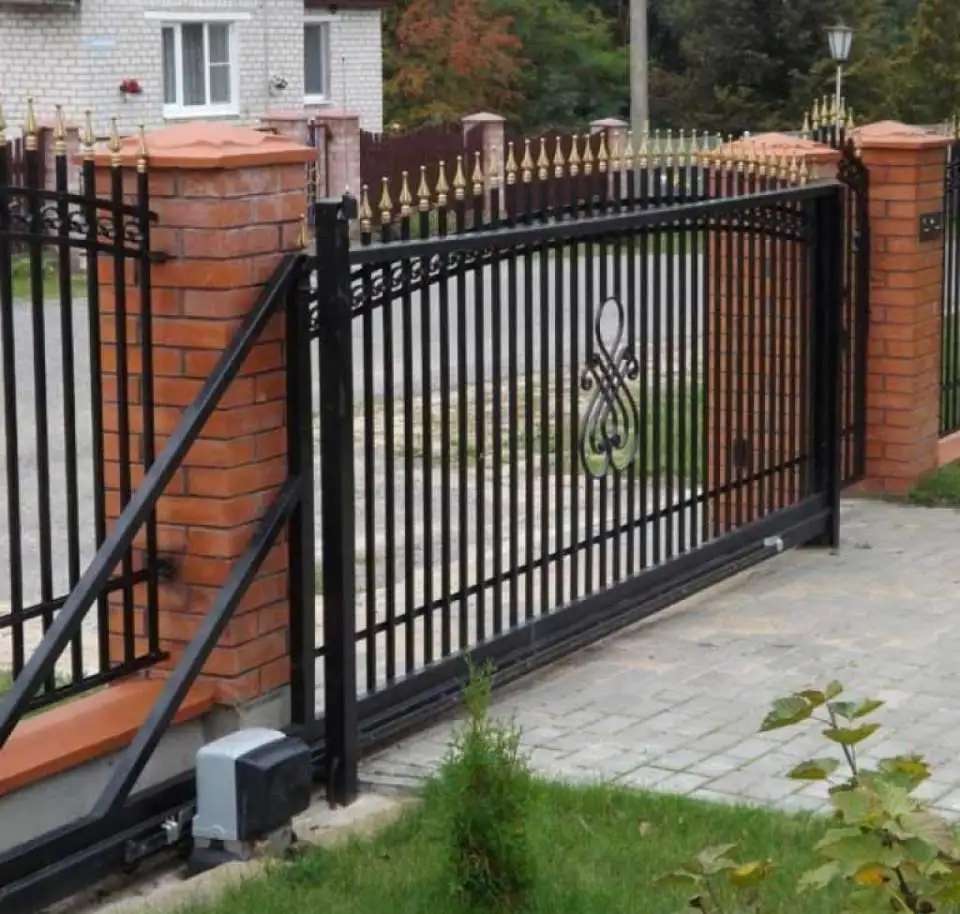 Откатные (сдвижные) ворота с электроприводом