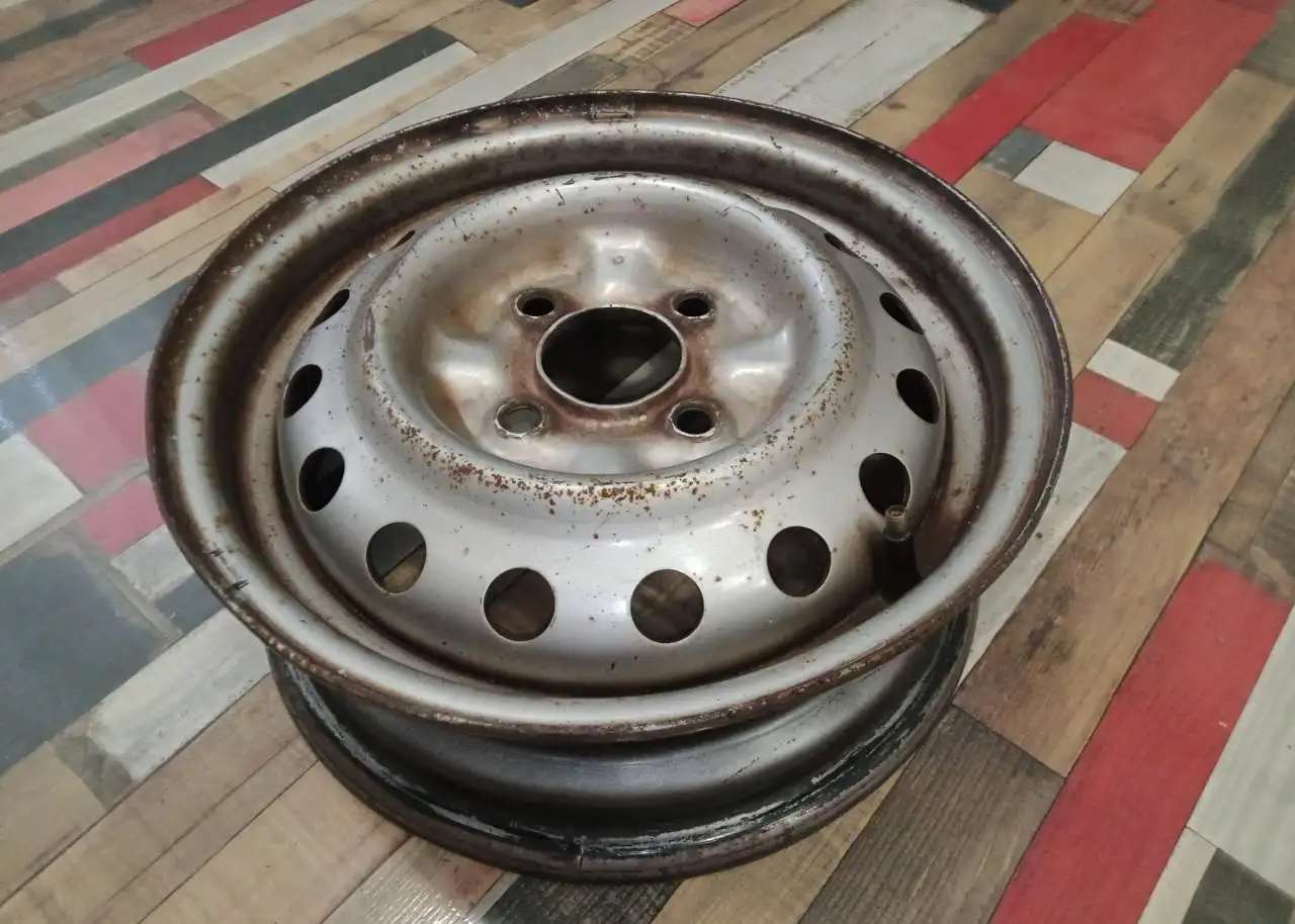 Диск колесный оригинальный R13 NISSAN штамповка