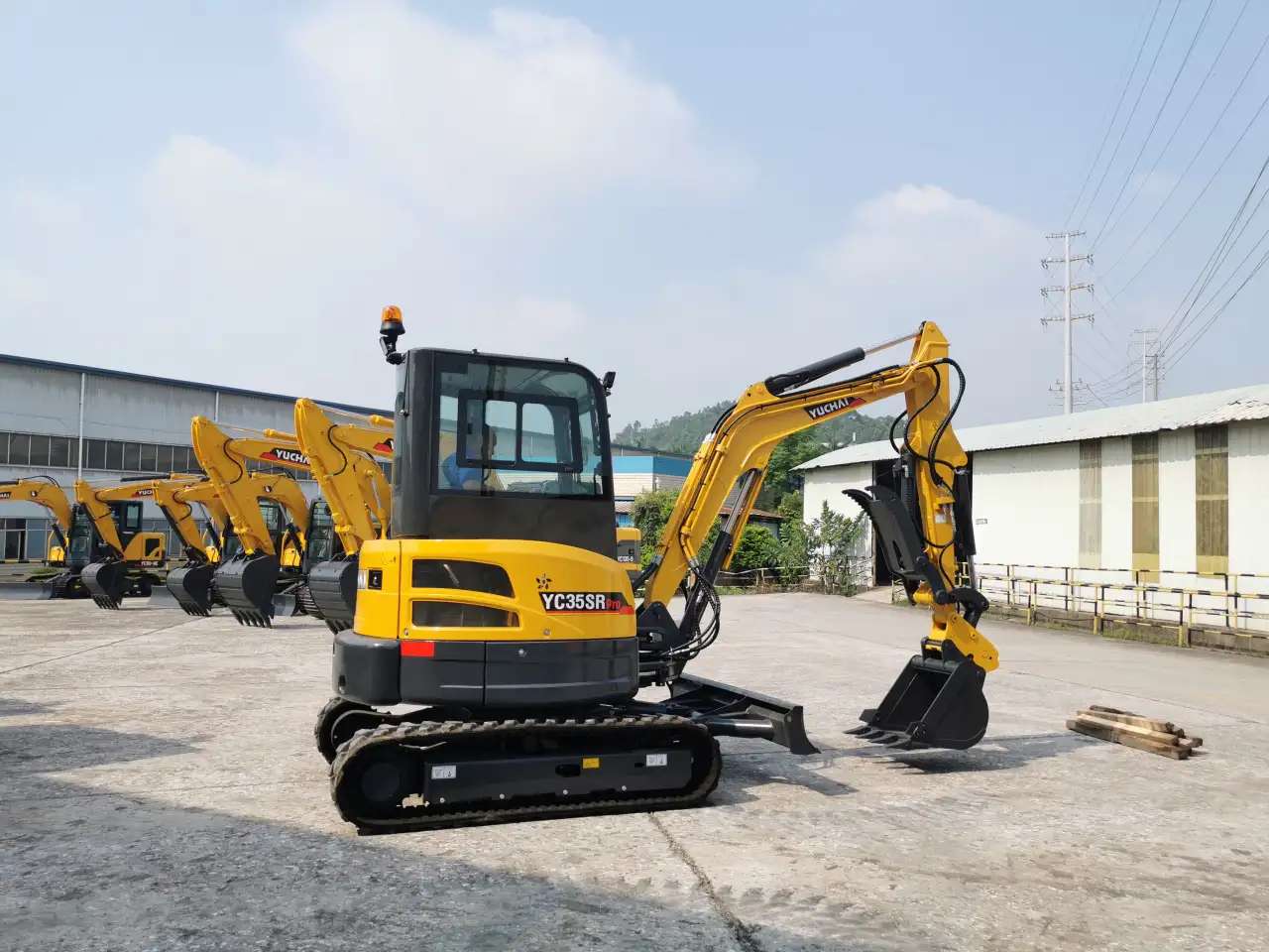Мини-экскаватор гусеничный Yuchai YC 35-SR