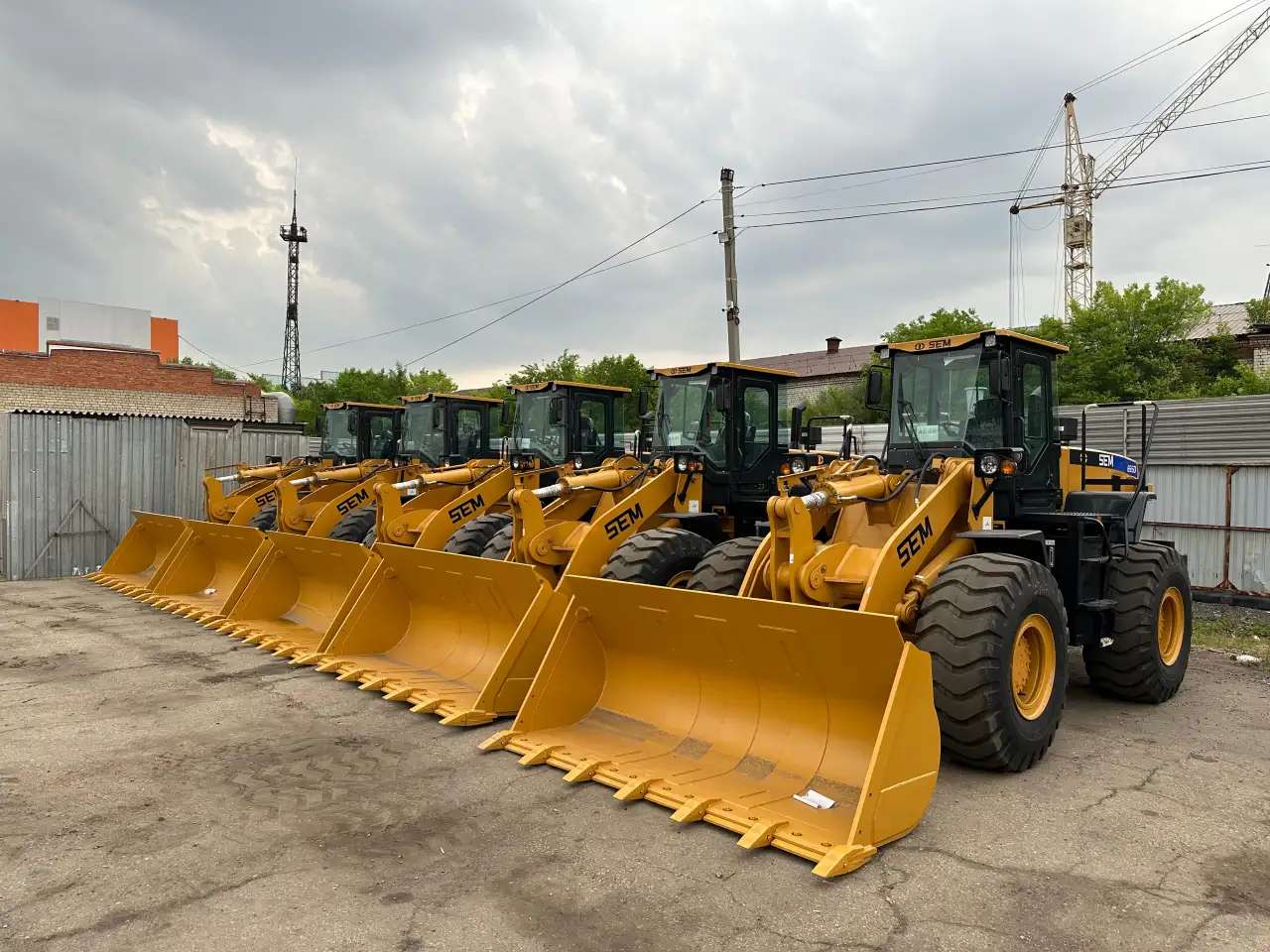 Фронтальный погрузчик SEM 655D