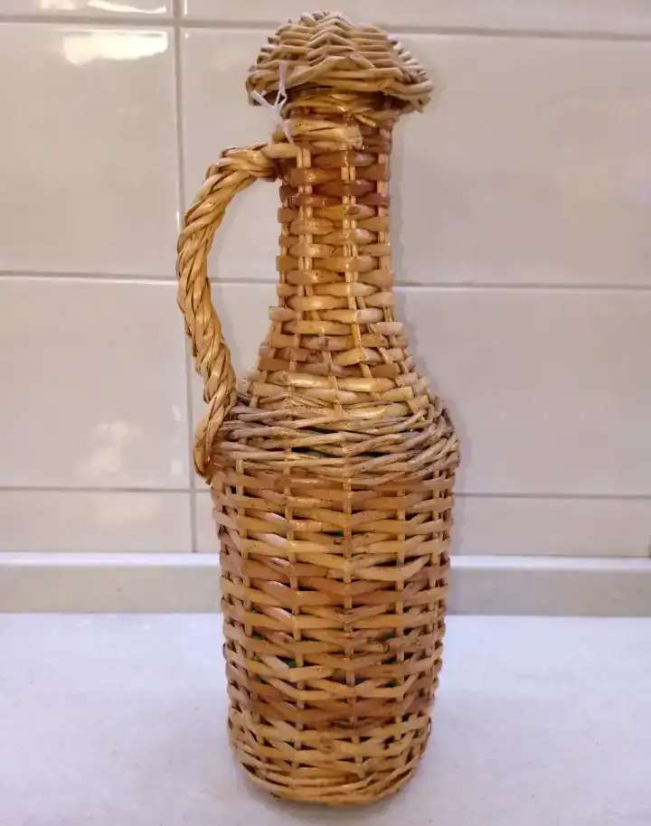 Бутылка в лозе