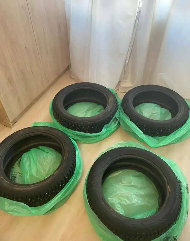 Продам комплект зимней резины Nokian Tyres Nordman 8 215/50 R17 95T