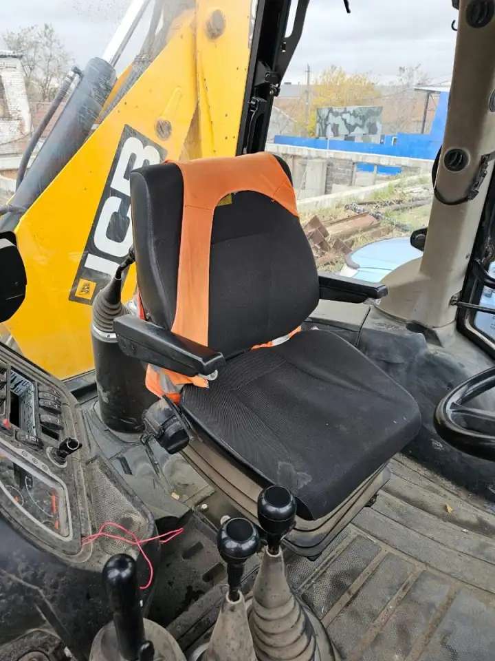 Экскаватор-погрузчик JCB 4CX 14H2WM