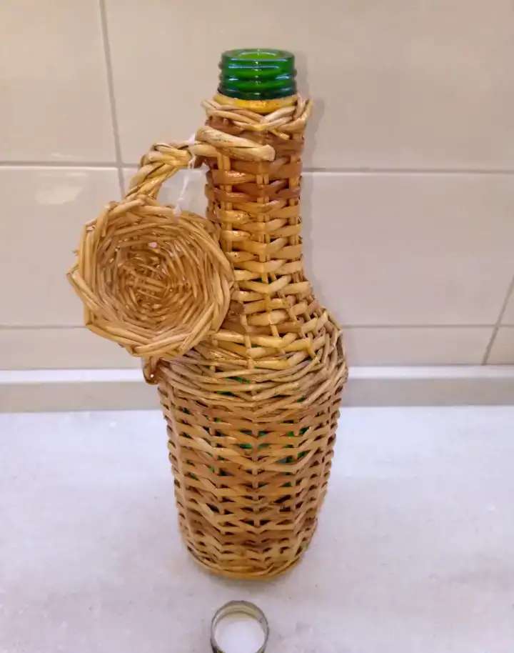 Бутылка в лозе