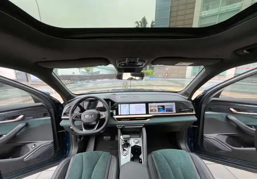 Новый премиальный кроссовер Geely Monjaro 2023 Exclusive