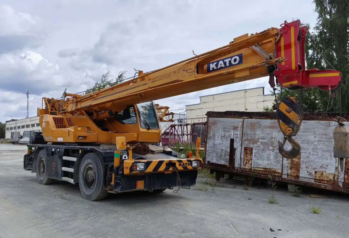 Самоходный автокран KATO SR-300LS