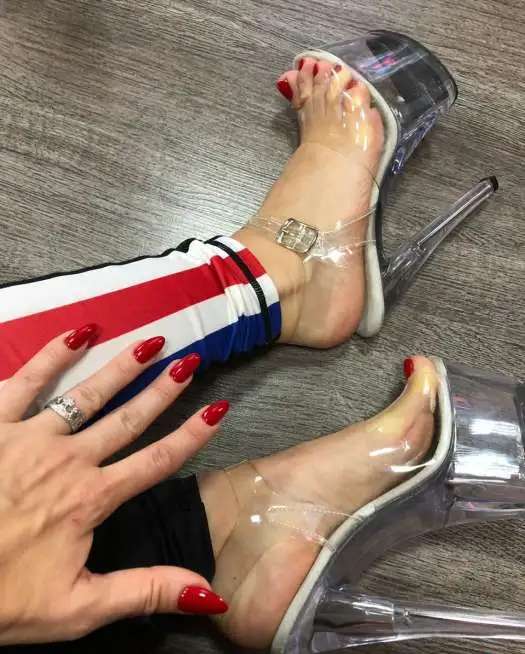 Маникюр и педикюр
