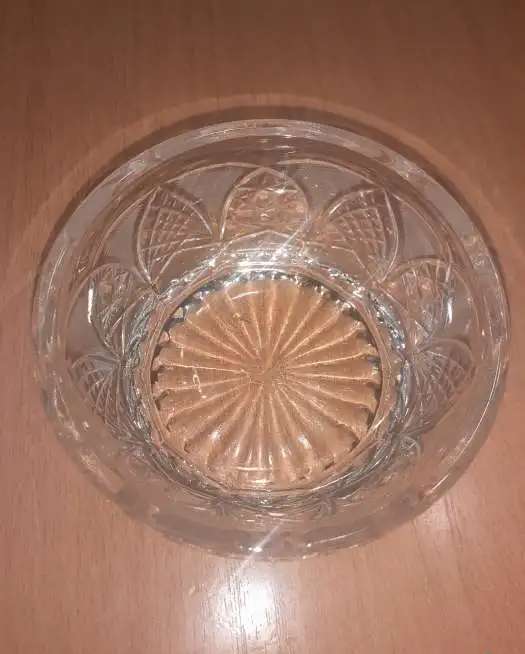 Круглая ваза из стекла