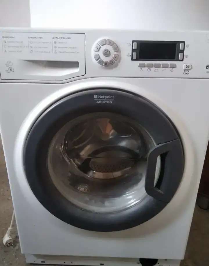 Продам по запчастям стиральную машину