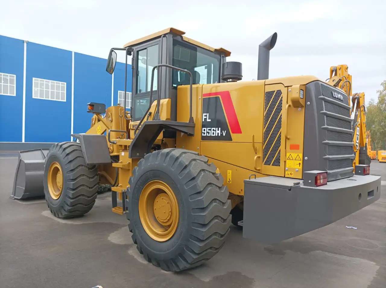 Фронтальный погрузчик Lovol FL956H-v