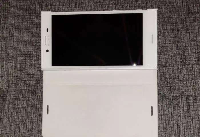 Смартфон Sony Xperia X Compact