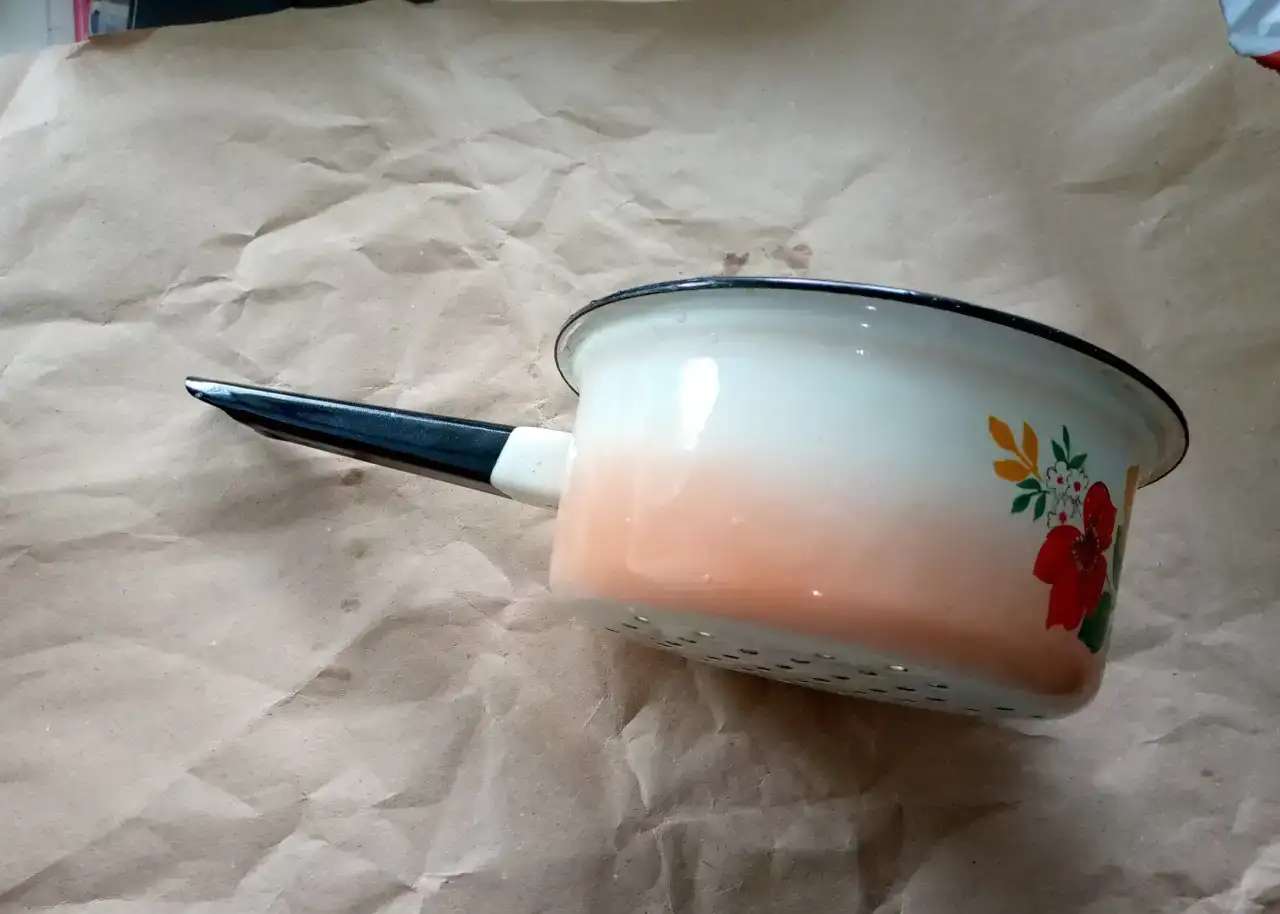 Эмалированный дуршлаг (СССР)