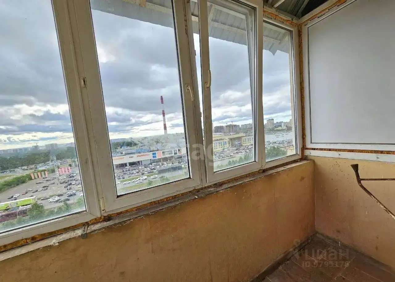 Продаю квартира с мебелью живу в ней с 1999 года,рядом тц Южный,много садиков и школ соседи пенсионеры.Продается двухко, 56,60 м², 11 эт., проспект Победы, 100, кв. 202, под. 3, 420140,Татарстан Республика