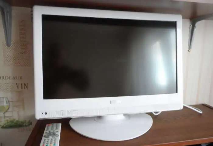 Mystery MTV-2225WD White ЖК-телевизор DVD Combo