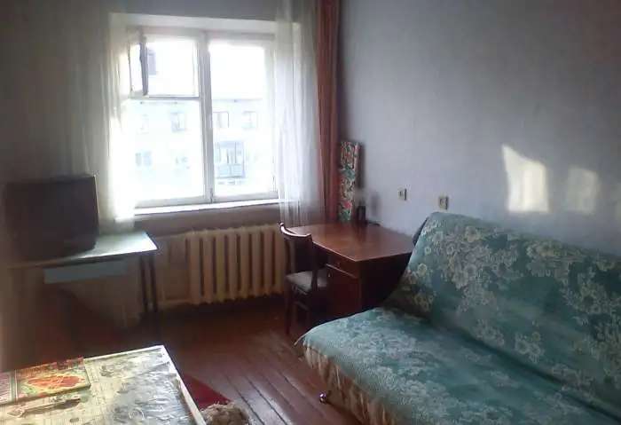 Продаётся комната в двушке, Луначарского 87