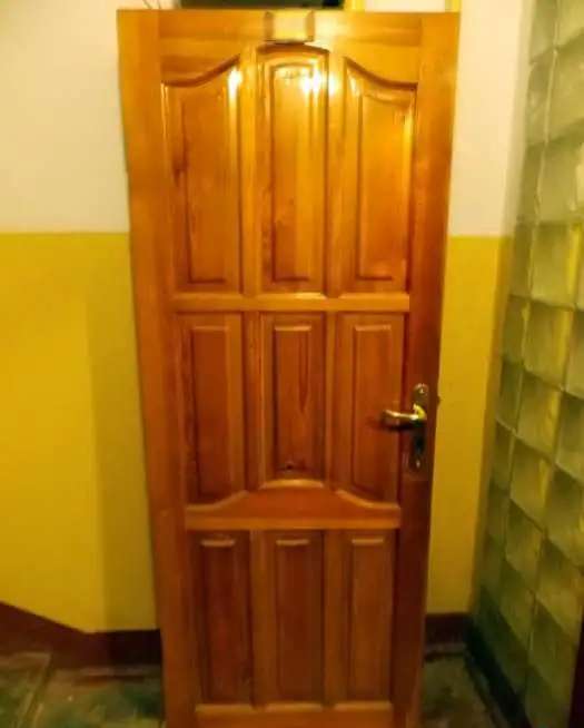 Дверь деревянная бу