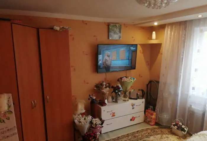 Продам комнату, Пехотинцев 17