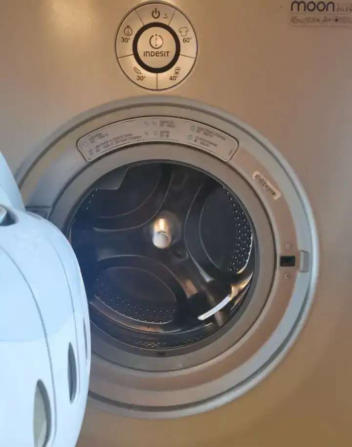 Продам стиральную машинку moon indesit
