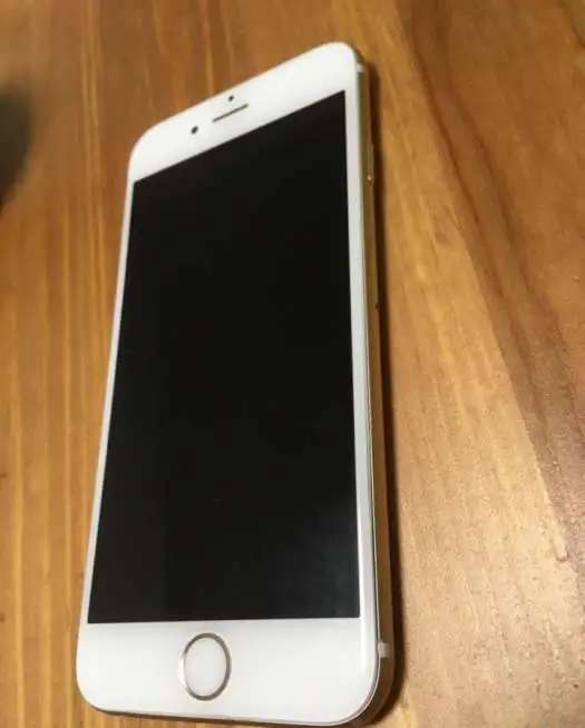 Срочно !Продаю в хорошем состоянии Apple iPhone 6S 64gb Gold.
