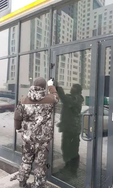 Регулировка ремонт входных дверей цена