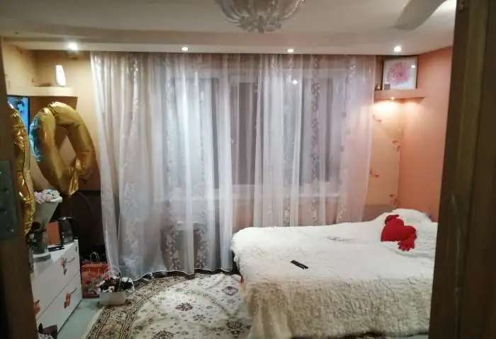 Продам комнату, Пехотинцев 17