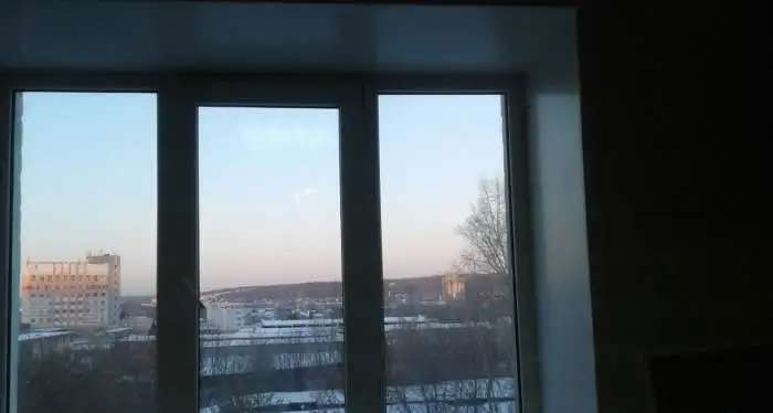 Сдается комната в общ.по адресу ул.НовоАзинская д.47-18кв.м-4эт(5-тиэт.кирп.здание)за 8.000 на долгий срок-2 девочкам ил