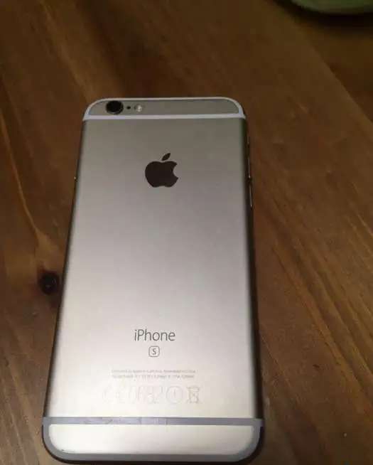 Срочно !Продаю в хорошем состоянии Apple iPhone 6S 64gb Gold.