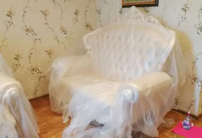 продам итальянскую мебель. новая. натур дерево и кожа. не использовалась.