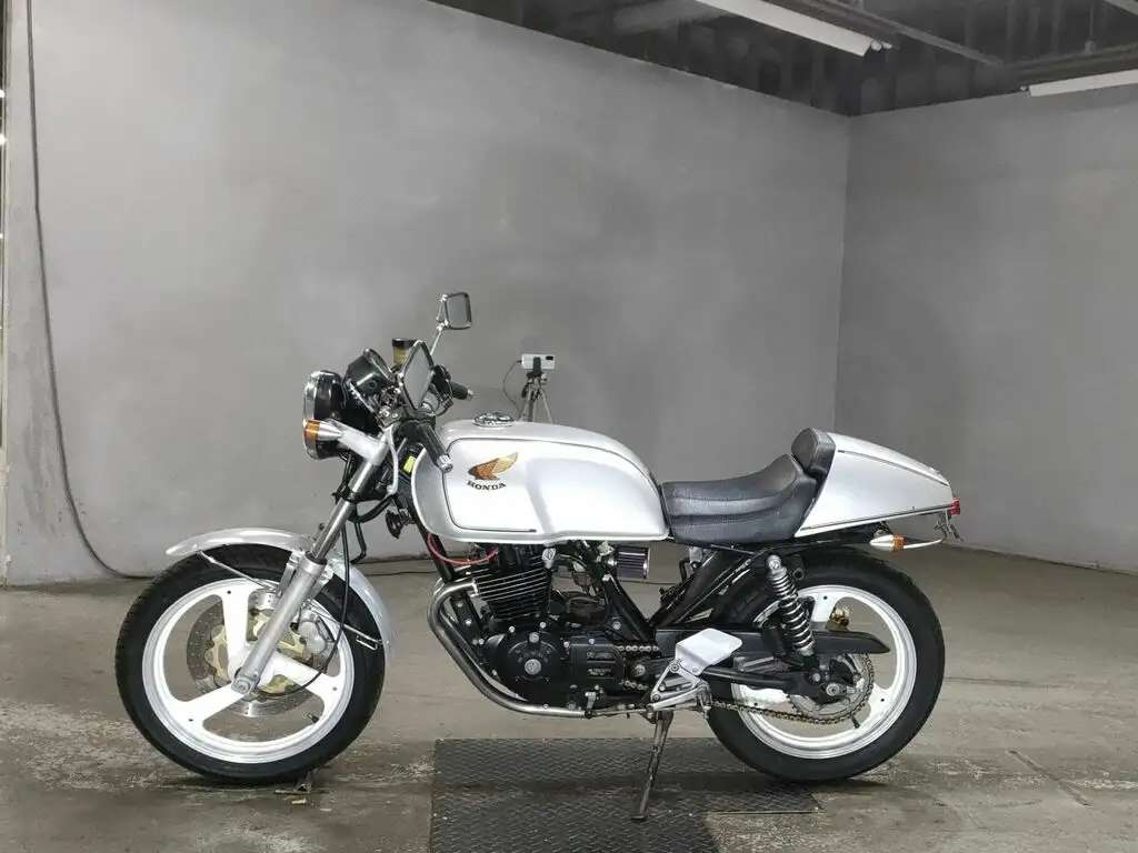 Мотоцикл дорожный Honda CB250RS рама MC02