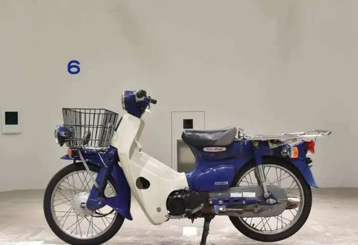 Мотоцикл дорожный Honda Super Cub рама AA01 скутерета корзина задний багажник гв 2008