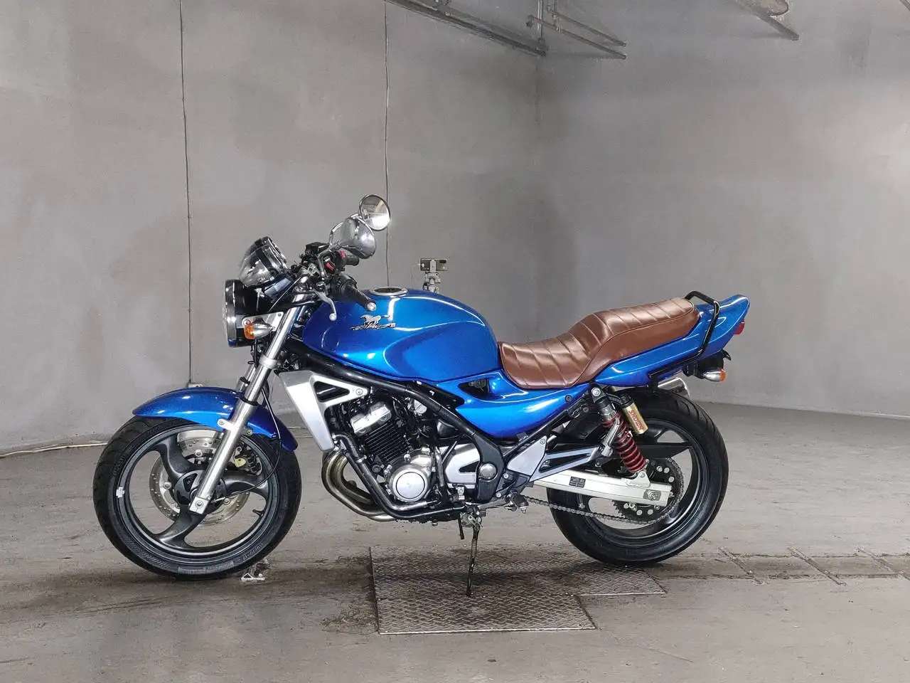 Мотоцикл дорожный Kawasaki Balius 250-2 рама ZR250B гв 2001