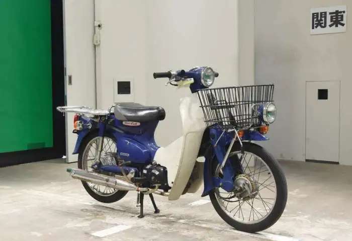 Мотоцикл дорожный Honda Super Cub рама AA01 скутерета корзина задний багажник гв 2008
