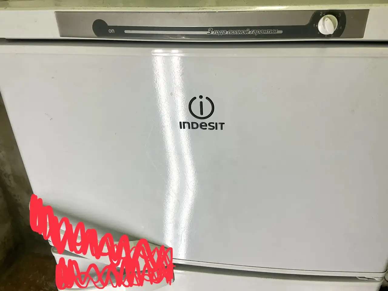 Холодильник неисправный 2камер. Indesit на запчасти
