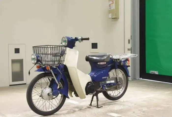 Мотоцикл дорожный Honda Super Cub рама AA01 скутерета корзина задний багажник гв 2008