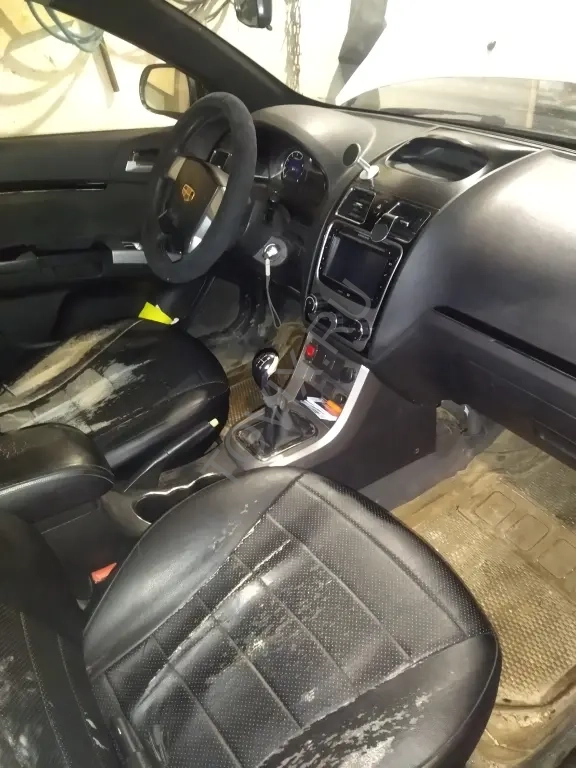 Geely Emgrand EC7 1.5 МТ, 2013, битый, 326 000 км